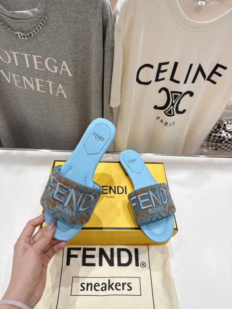 Шлепанцы женские фото 3