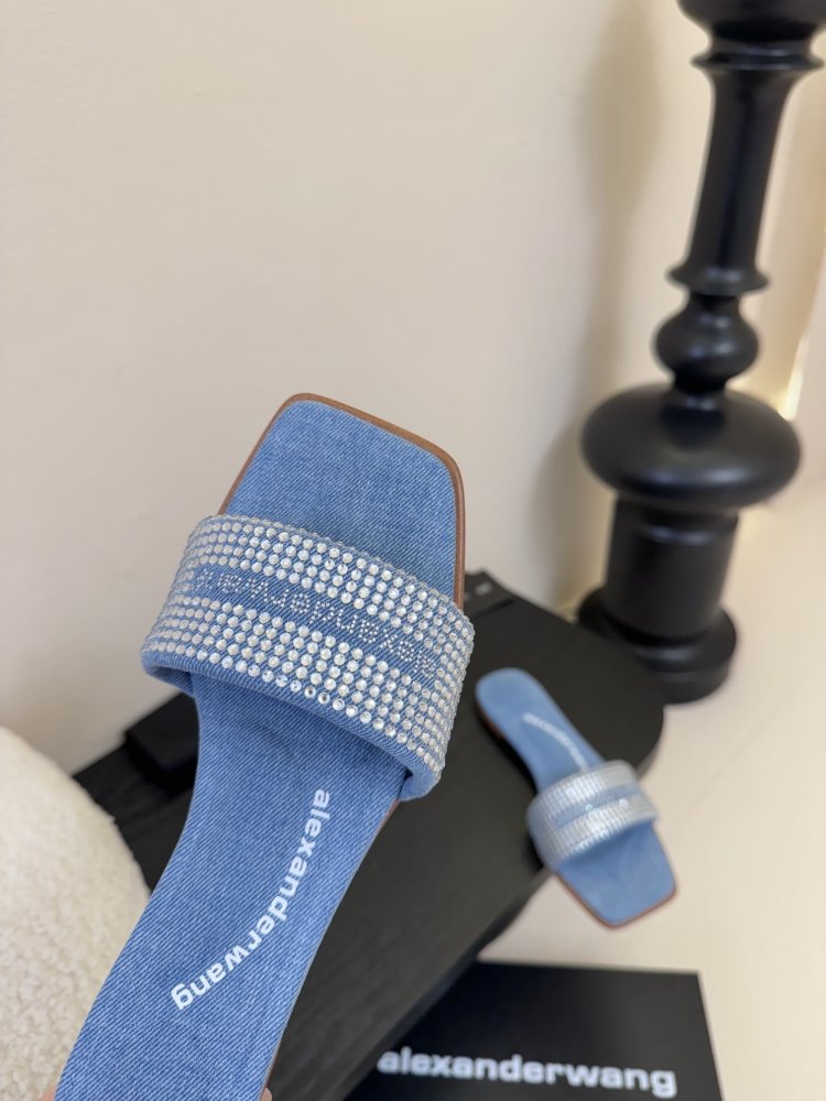 Шлепанцы женские фото 6