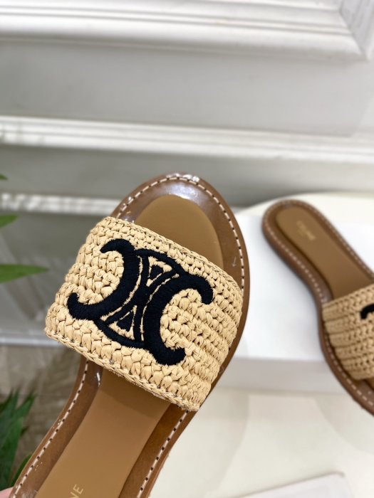 Шльопанці жіночі фото 6