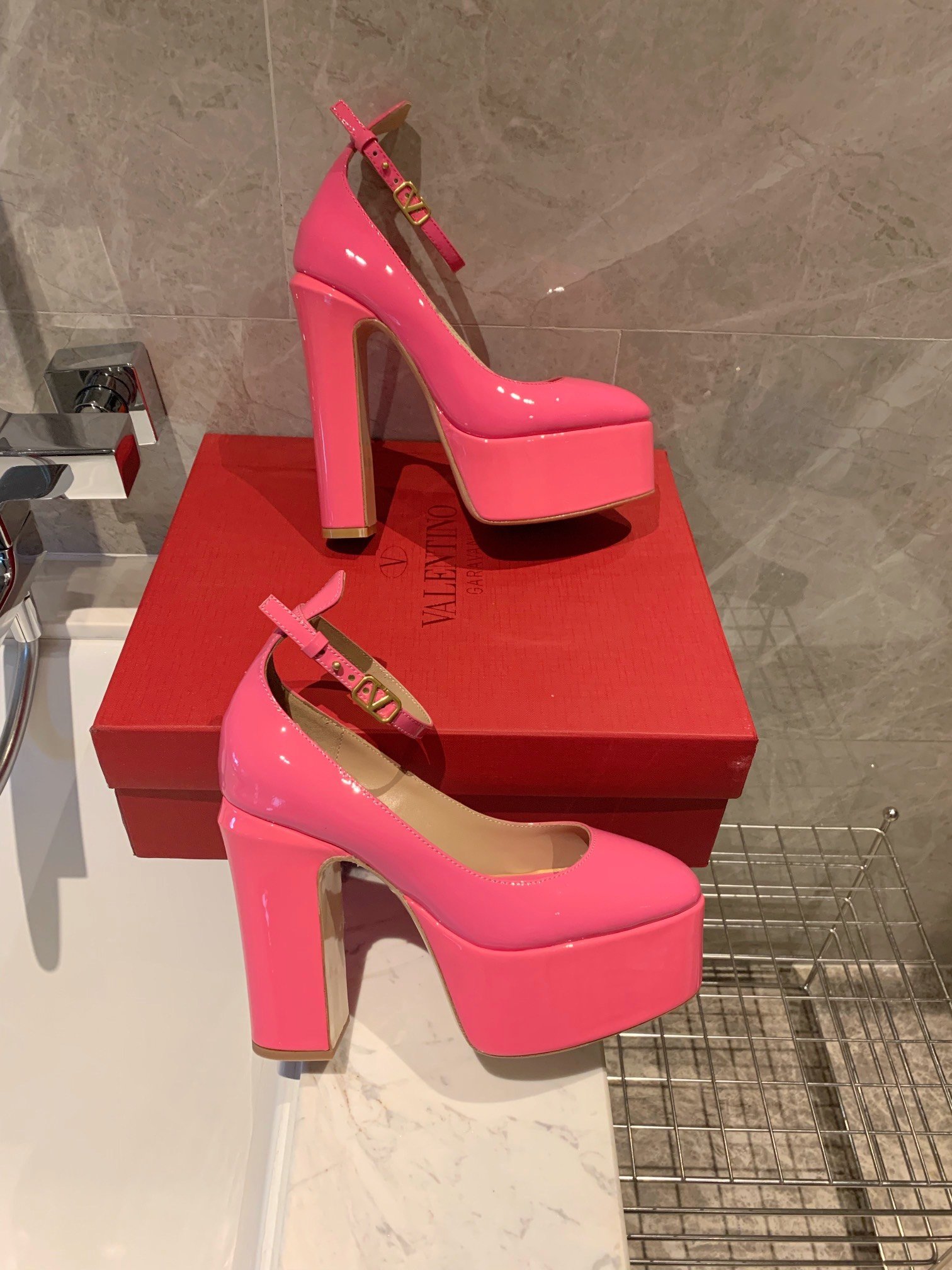 Shoes on platform and high heel pink