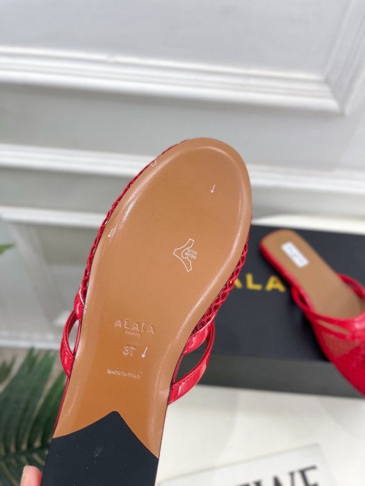 Шлепанцы женские фото 9