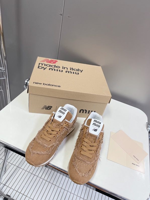Sneakers Miu Miu and New Balance 574 brown