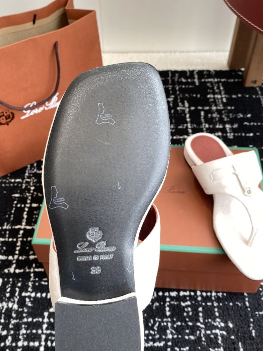 Шлепанцы фото 9