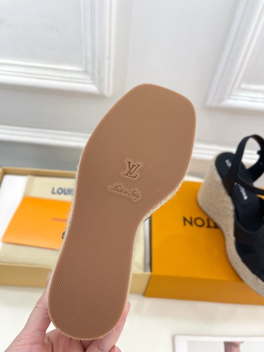 Босоножки фото 9