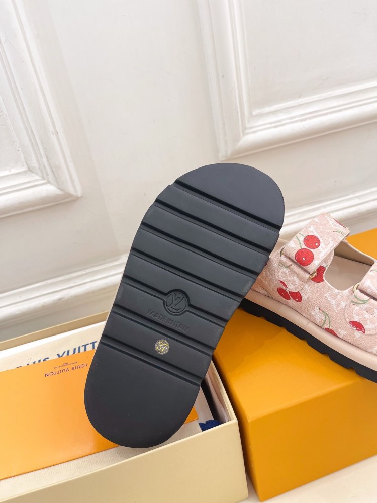 Шльопанці жіночі фото 9