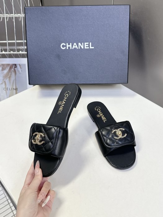 Шлепанцы женские фото 4