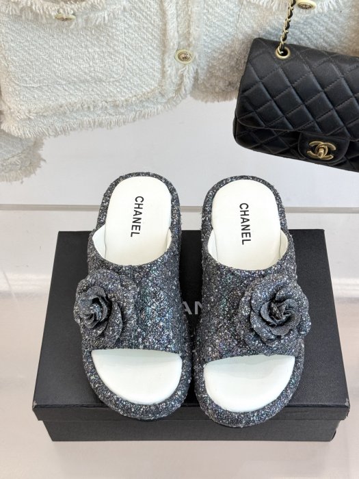 Шлепанцы женские фото 4