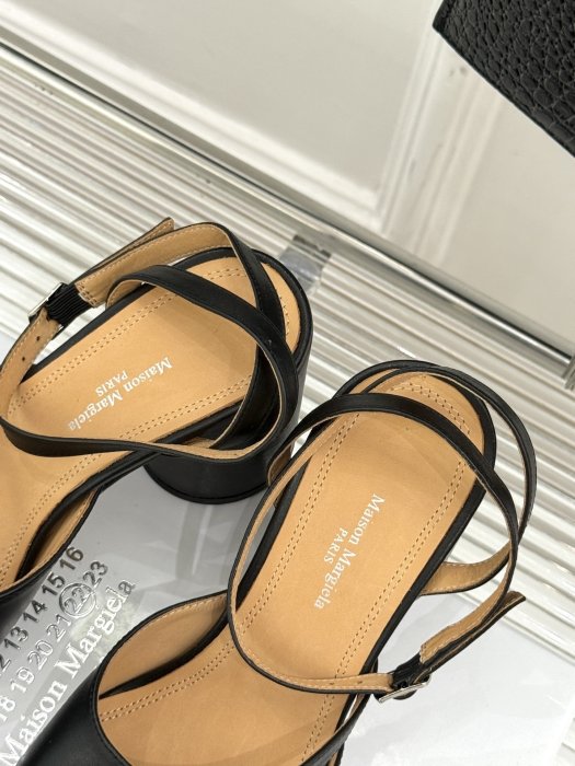 Босоніжки з роздвоєним носком фото 8