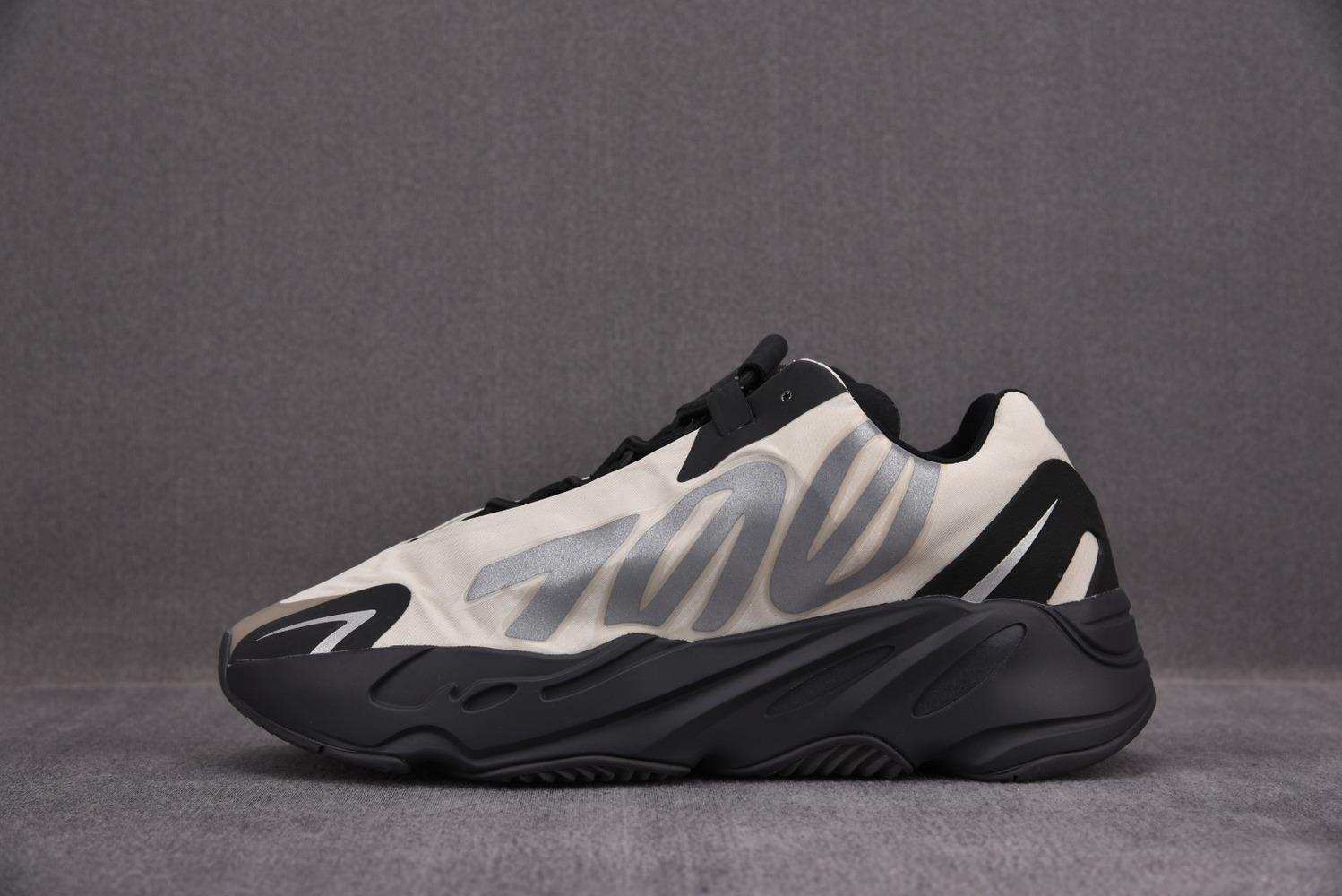 Sneakers Yeezy Boost 700