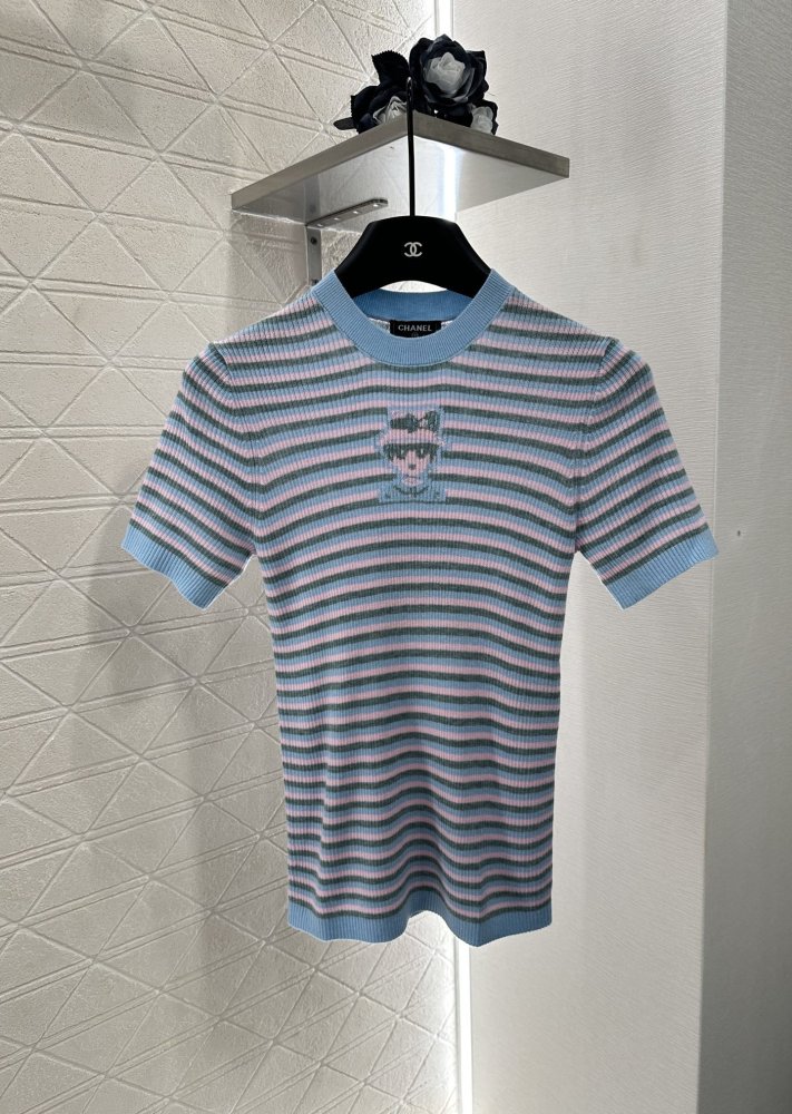 Футболка жіноча