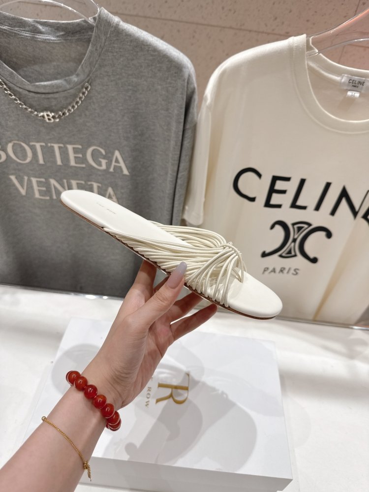 Шлепанцы женские фото 4