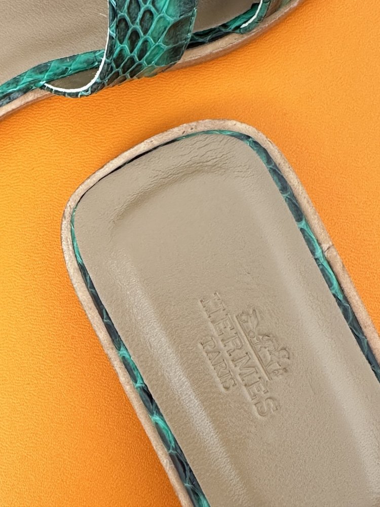 Шлепанцы женские фото 8