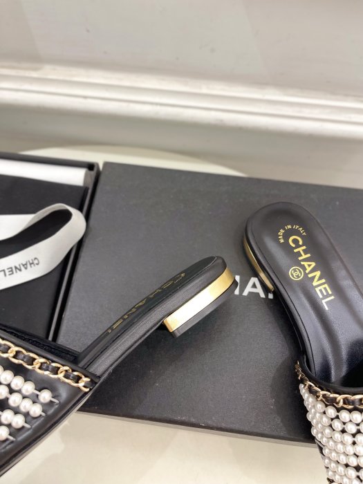 Шлепанцы женские фото 7