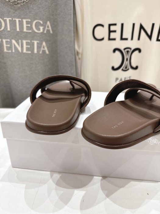 Шлепанцы фото 8