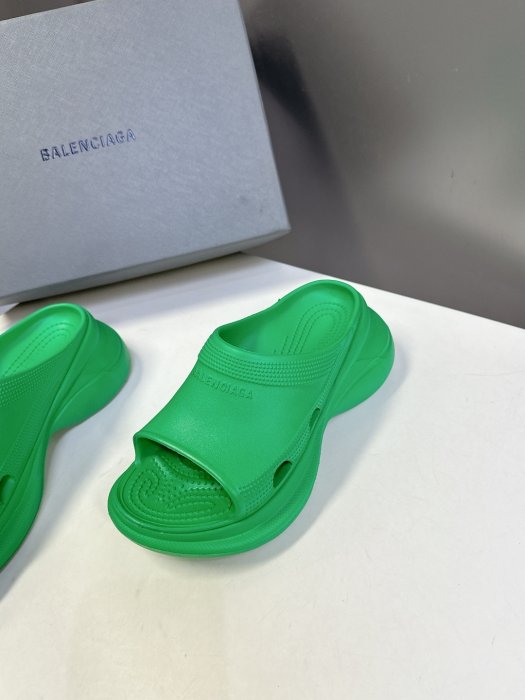 Шлепанцы фото 3