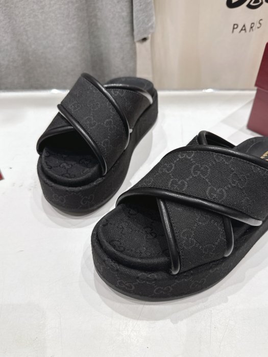 Шлепанцы фото 7