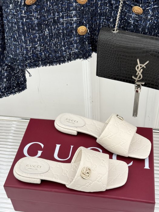 Шлепанцы фото 3