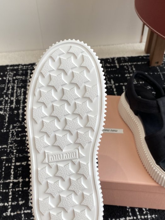 Сандалі жіночі фото 9