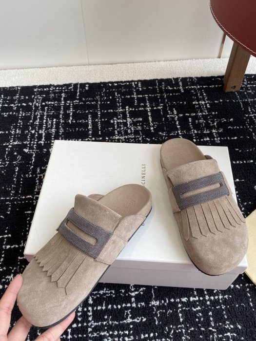 Шлепанцы фото 7