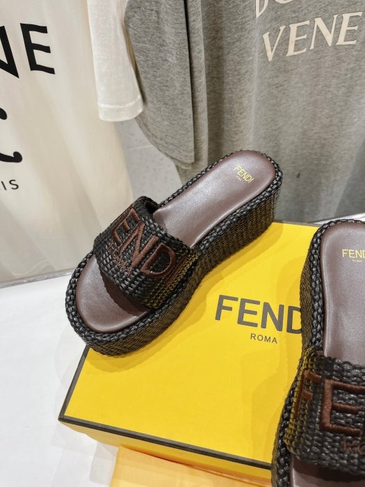 Шлепанцы фото 5