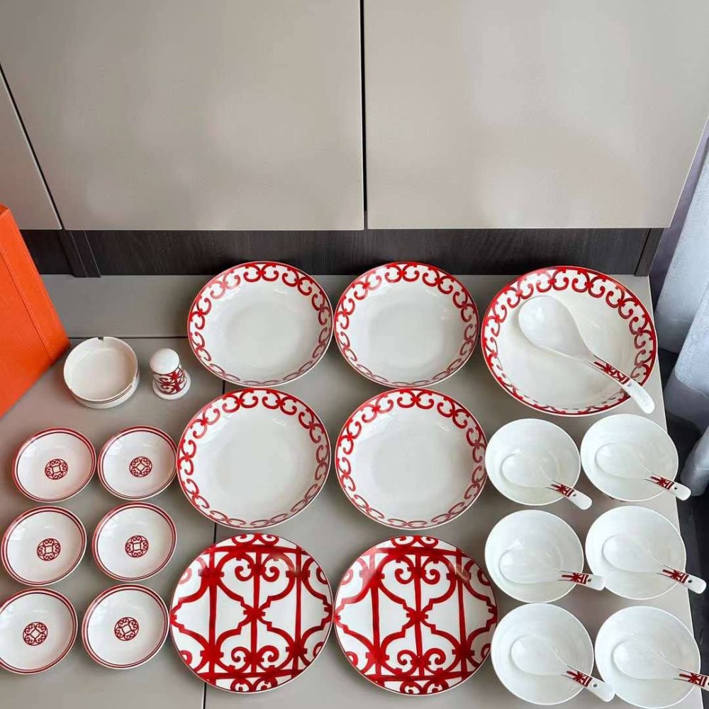 Set porcelain crockery of 28 items