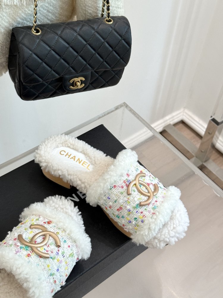 Шлепанцы женские фото 5