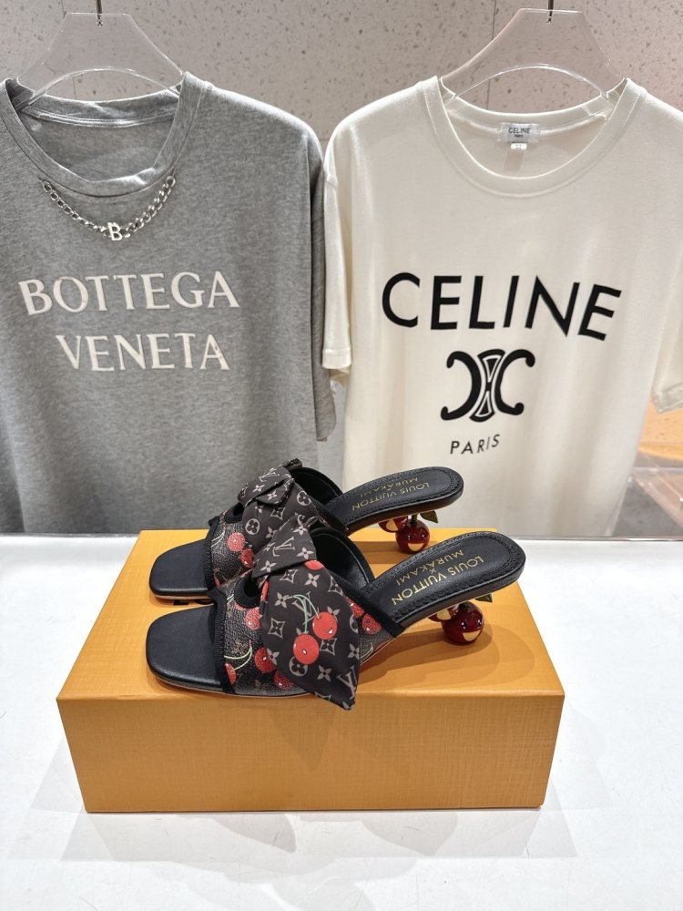 Босоножки фото 3