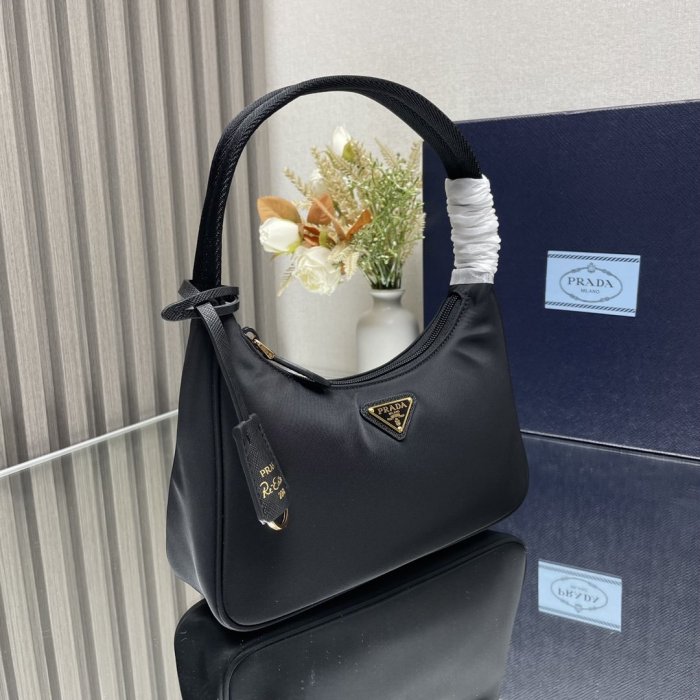 A bag women's Prada Nylon Hobo 23 cm фото 3