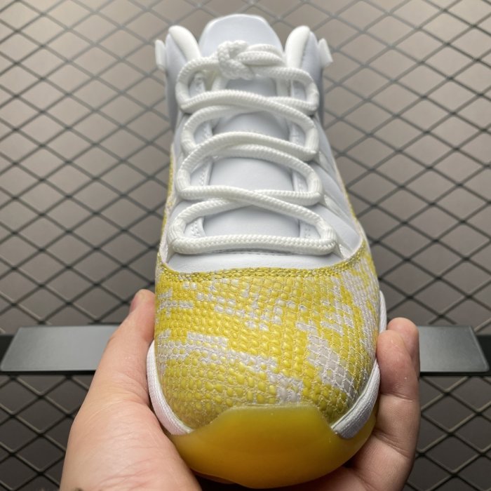 Кроссовки Air Jordan 11 Low SE фото 9