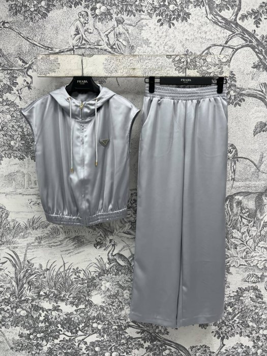 Костюм женский