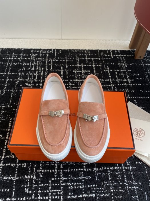 Лоферы кожаные женские