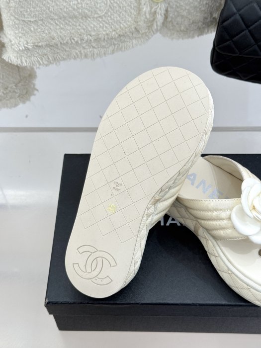 Шлепанцы женские фото 9