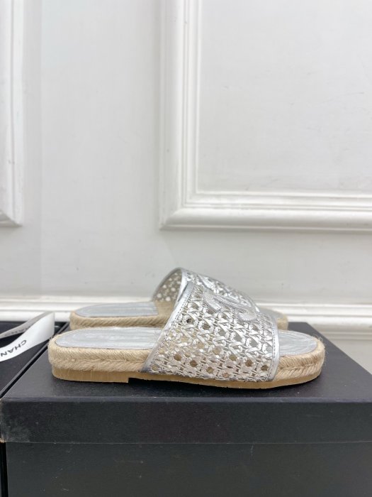 Шлепанцы женские фото 4