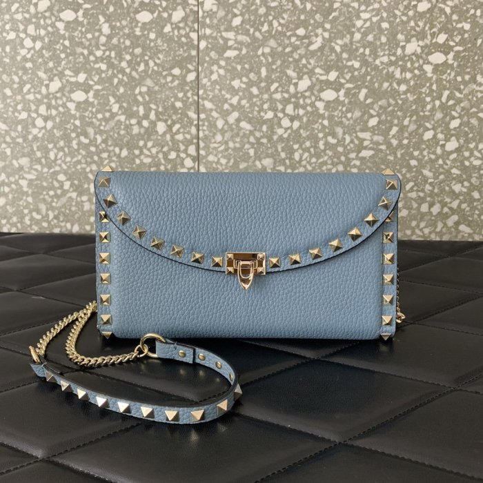 A bag women's Valentino Garavani Rockstud 21 cm