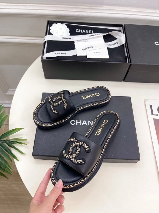 Шлепанцы женские фото 3