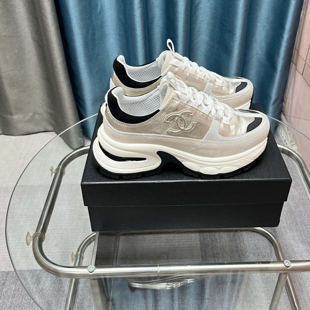 Кроссовки женские