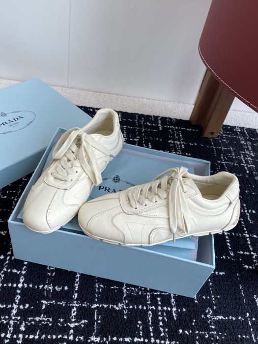 Кроссовки женские фото 3