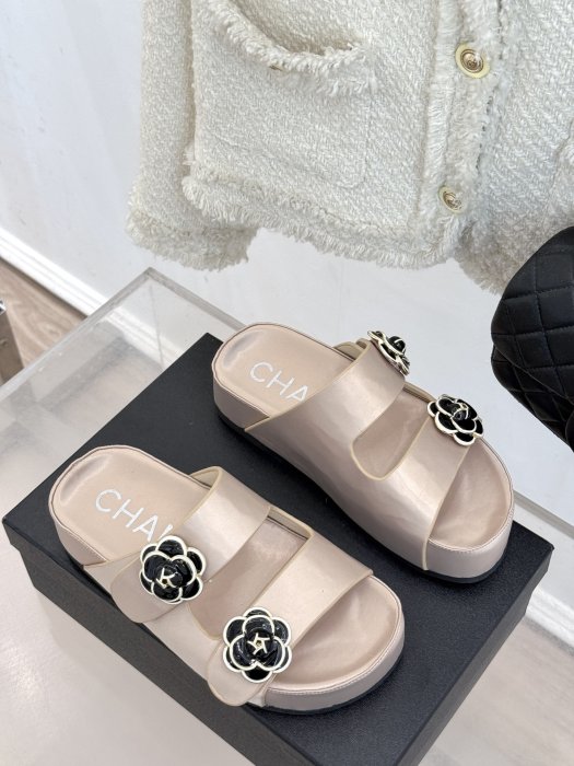 Шлепанцы фото 3