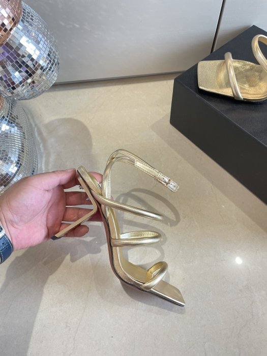 Босоножки фото 3