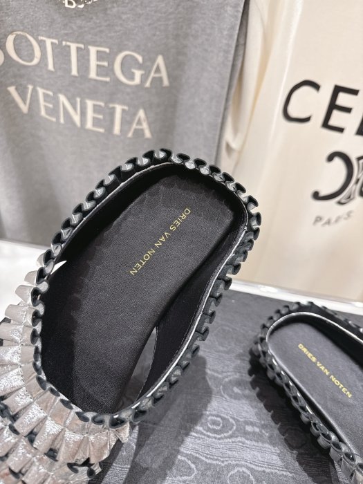 Шлепанцы фото 6