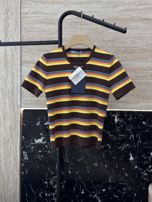 Футболка жіноча