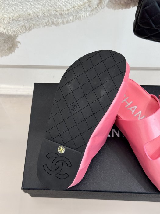 Шлепанцы фото 9