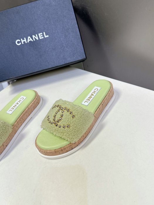 Шлепанцы женские фото 3