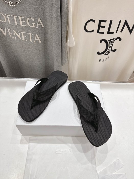 Шлепанцы женские фото 2