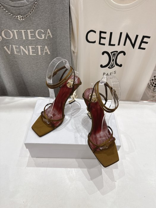 Босоножки фото 2