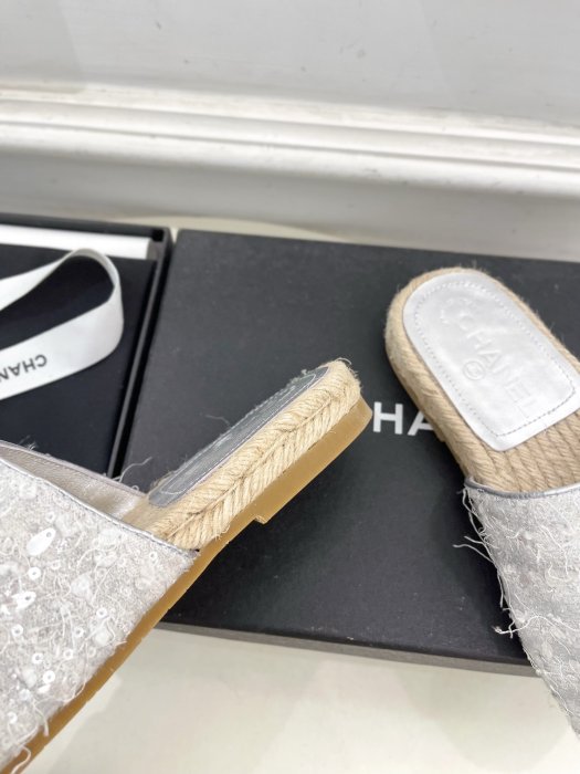 Шлепанцы женские фото 8