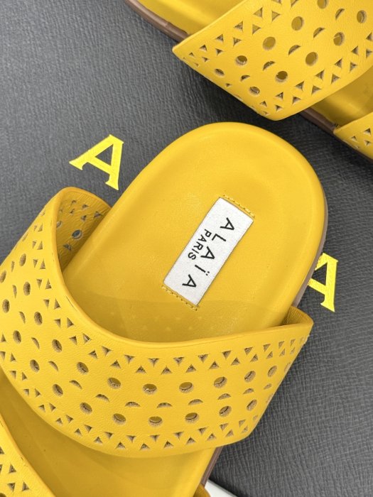 Шлепанцы женские фото 8