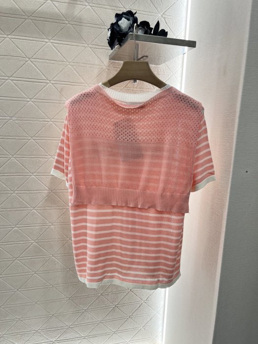 T-shirt women's фото 2