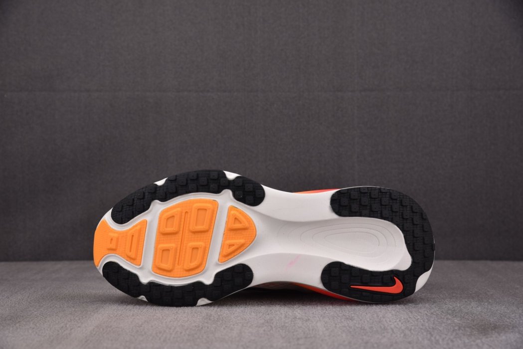 Кроссовки Vomero 18 Sail Bright Crimson фото 4