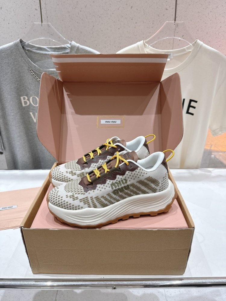 Кроссовки женские фото 5